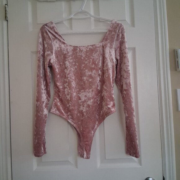 Francesca's NWT Women's Size M Rose Pink Stacy Square Neck Velvet Bodysuit - Picture 2 of 12